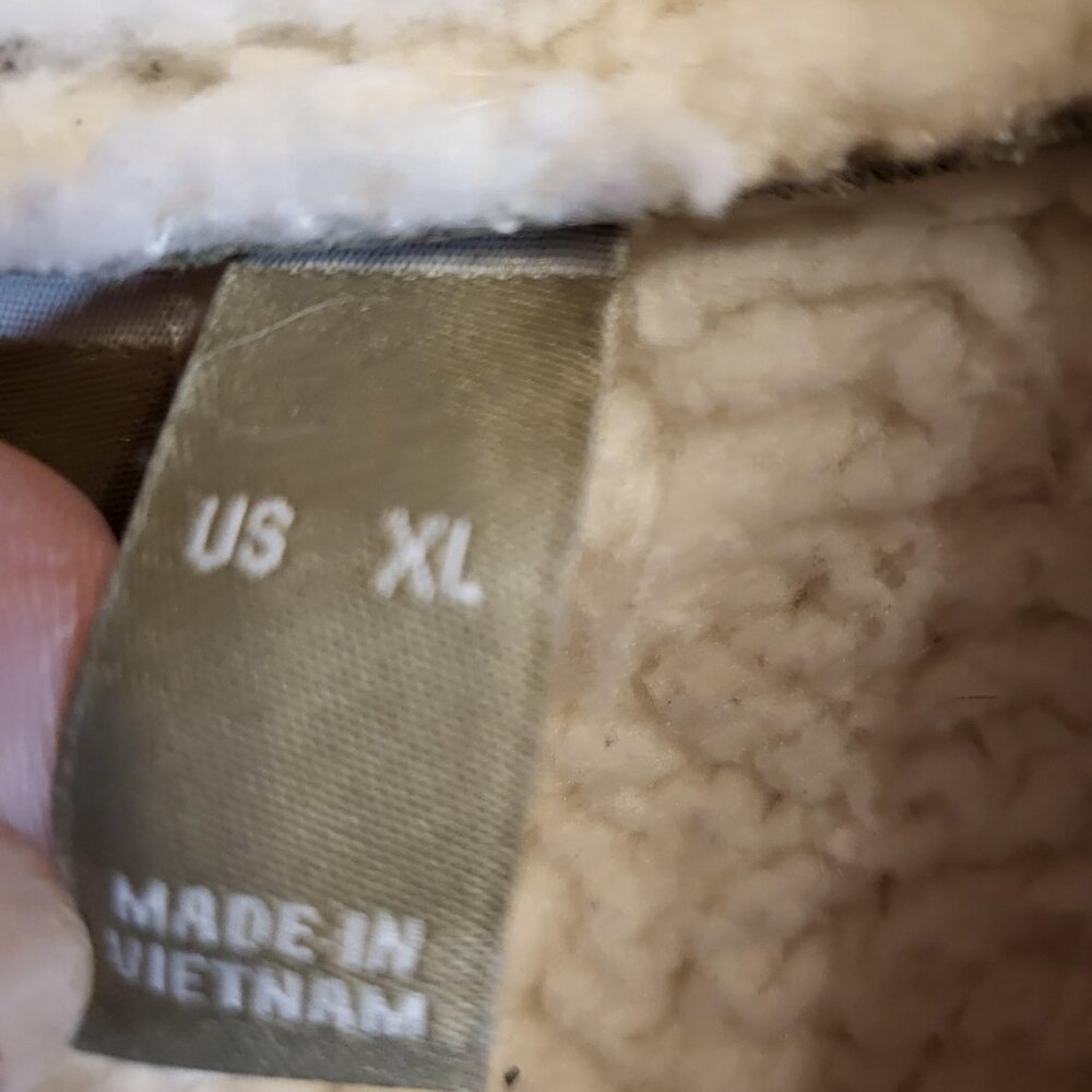 d&co Naturals Faux Suede to Sherpa Reversible Vest XL Olive - Picture 5 of 8